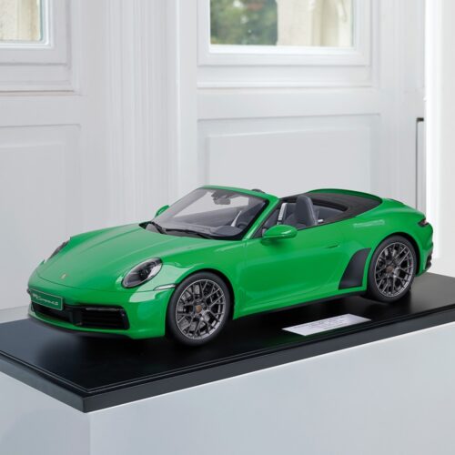 Porsche 911 (992) Carrera 4S Cabriolet - 2020 - Pythongrün 1:8