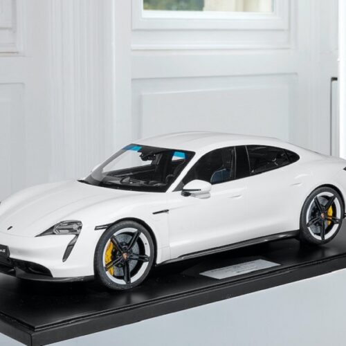 Porsche Taycan Turbo S - 2020 - weiß 1:8