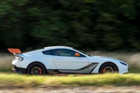 Aston Martin Vantage V12 2015