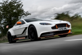 Aston Martin Vantage V12 2015